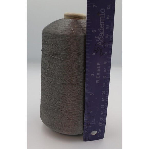 Burke Mills VTG 80s Brt. Poly Grey Embroidery Thread 135/2 Lg Cone 601grs - Picture 3 of 3